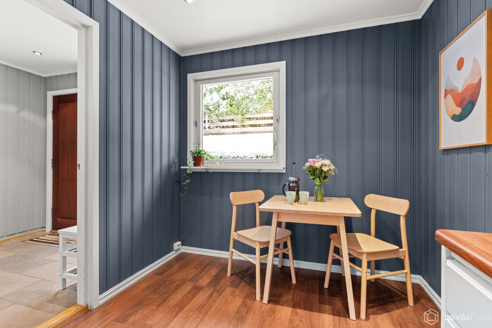 En hyggelig spiseplass på kjøkkenet for de raske måltidene. Galleribilde