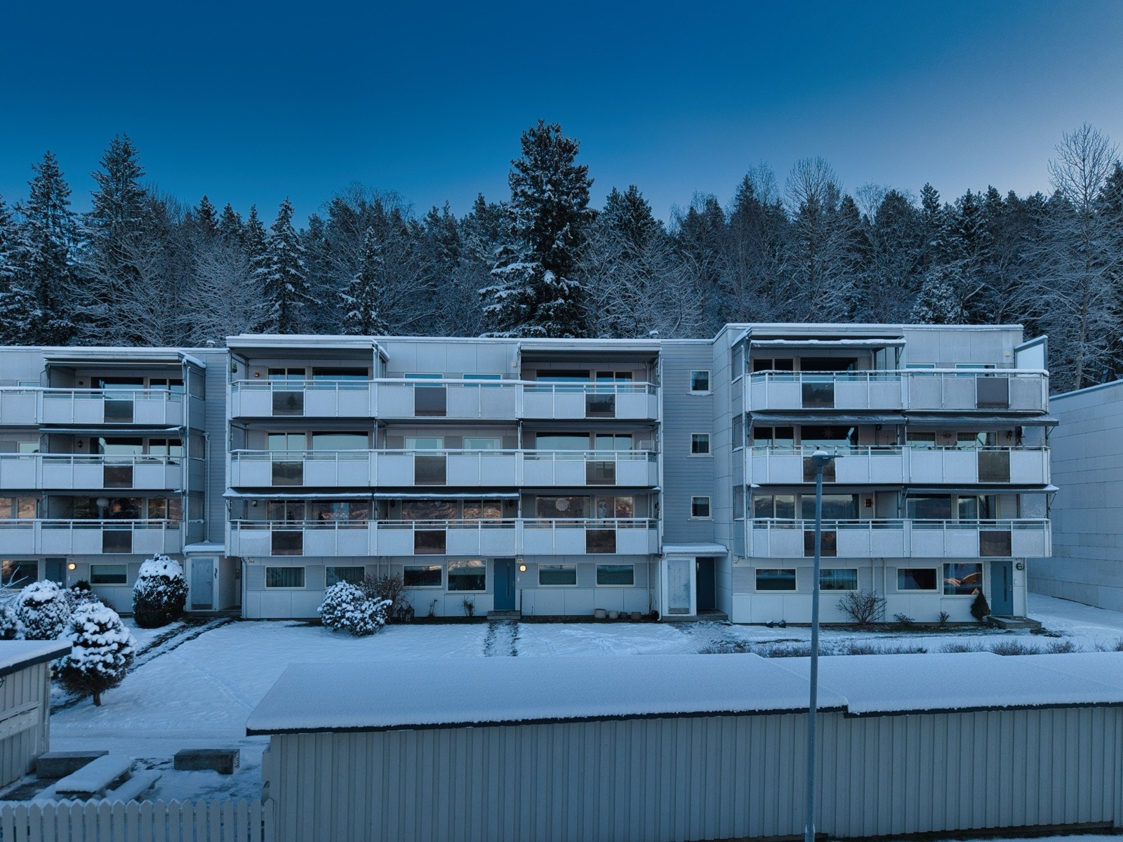 Fra leiligheten er det kort vei til barnehage, buss og Lier stasjon. Galleribilde