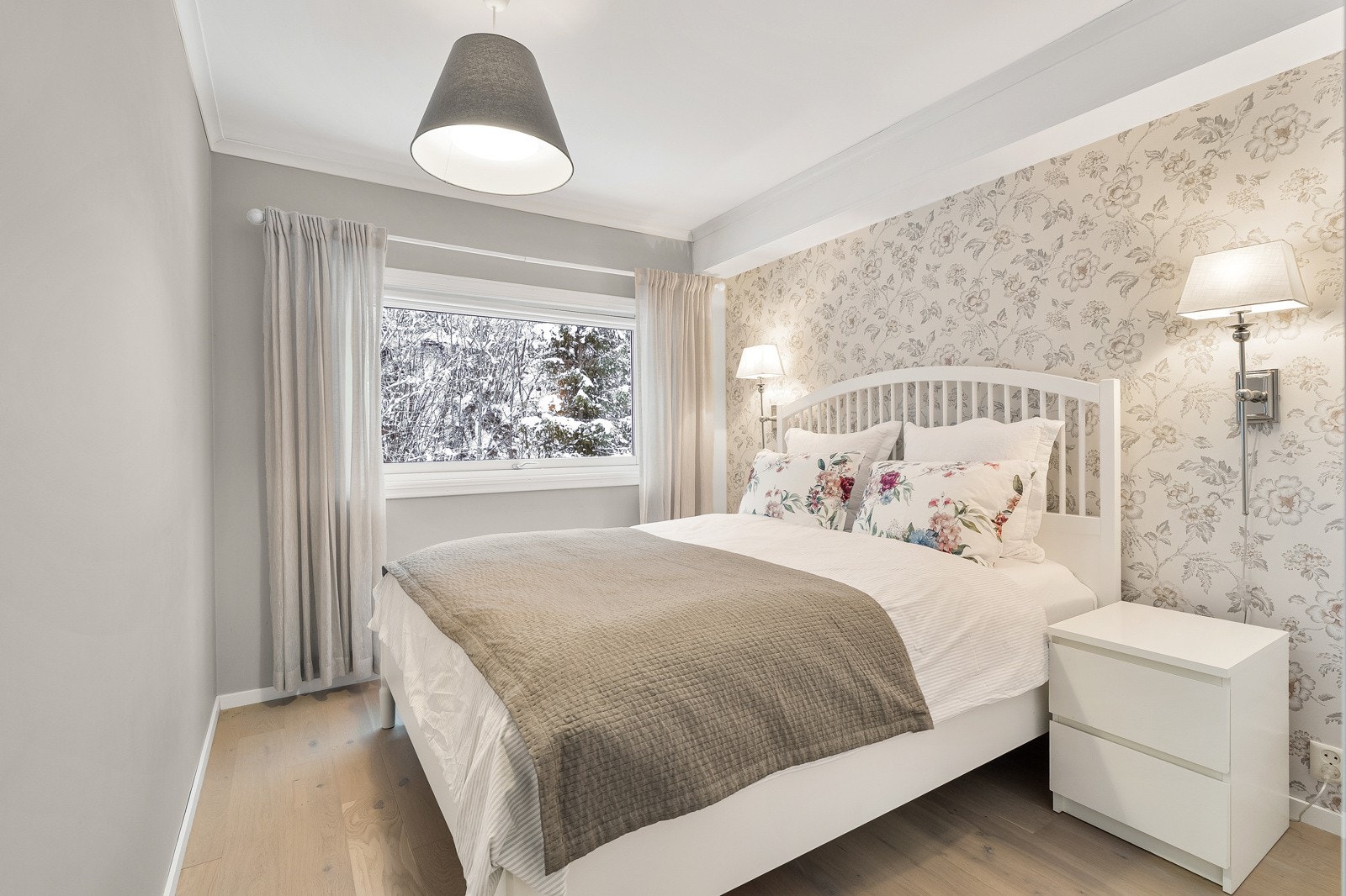 Leiligheten har 3 fine soverom med plass til hele familien. Galleribilde