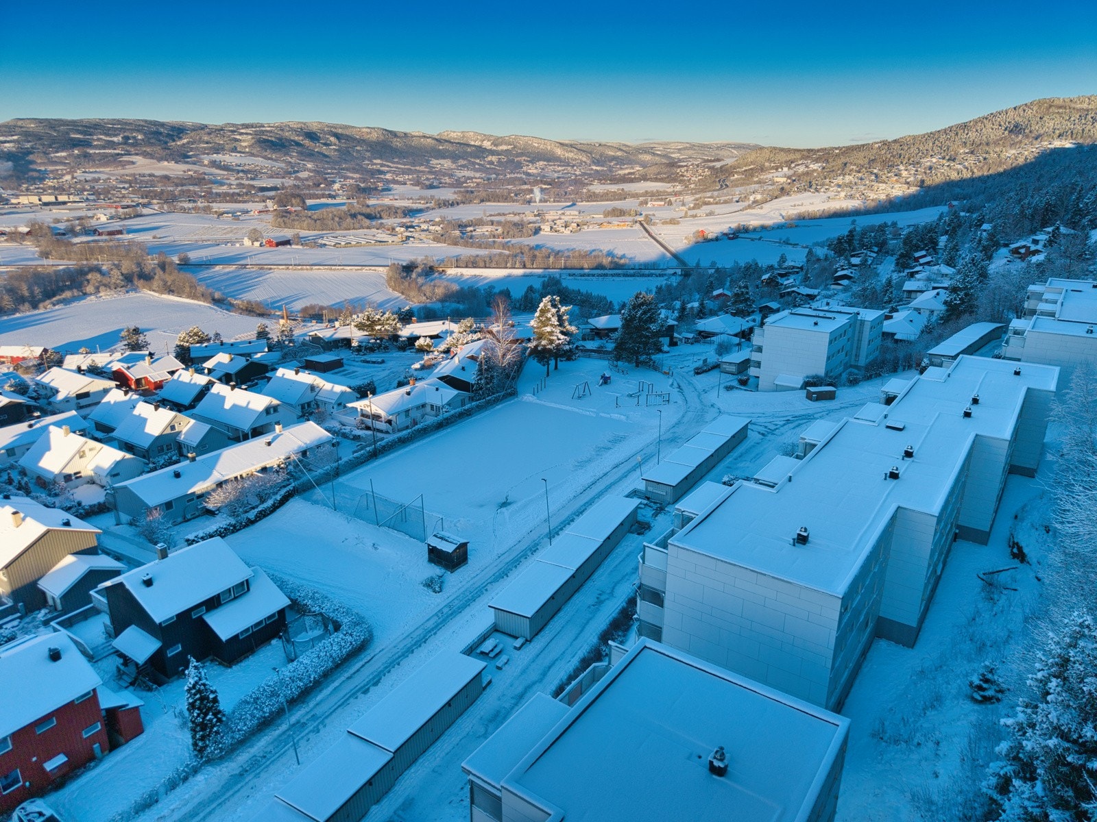 Det er ca. 15 minutter til Lierbyen og Drammen sentrum med moderne fasiliteter. Galleribilde