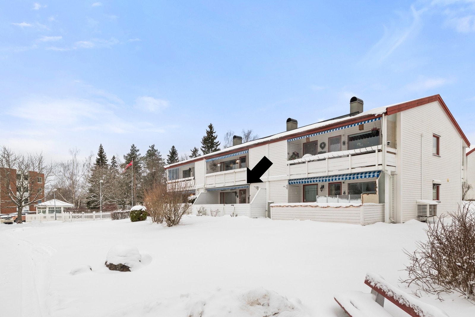 Leiligheten har en flott beliggenhet med hyggelig fellesområde mot sydvest Galleribilde