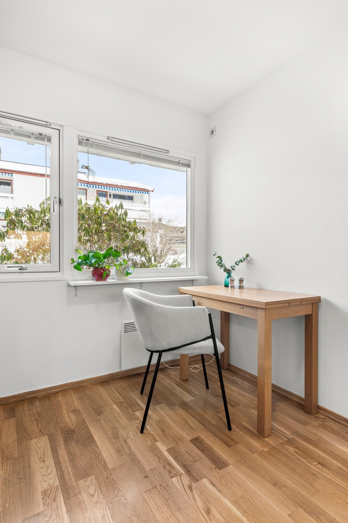 På kjøkkenet er det også plass til spisebord Galleribilde