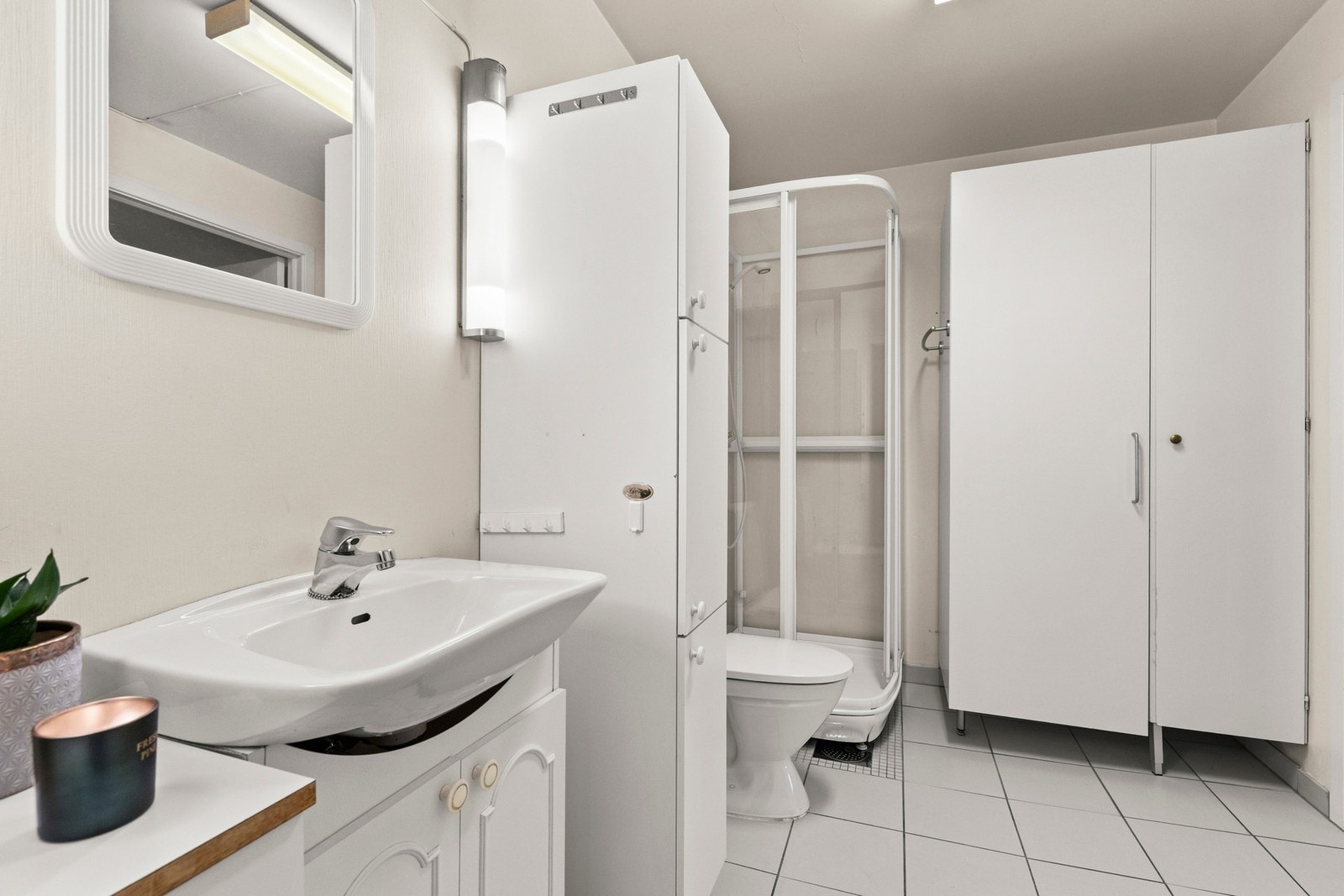 Romslig eldre baderom Galleribilde