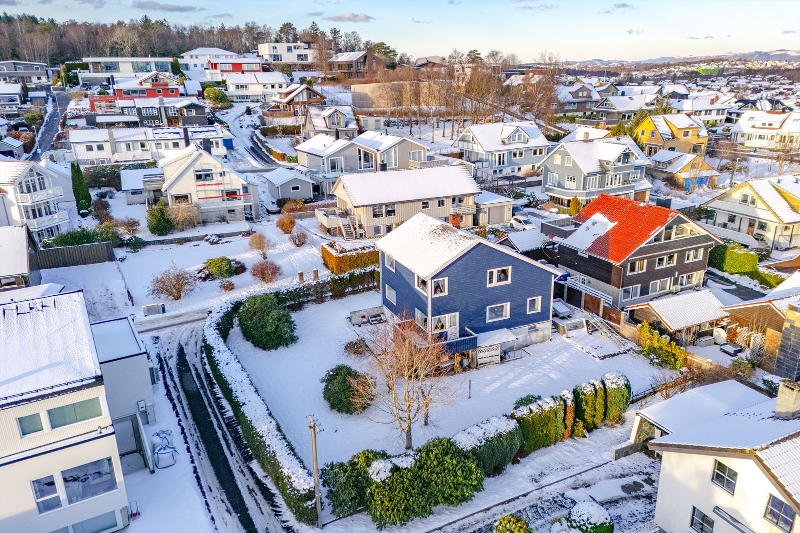 Romslig og fint opparbeidet tomt Galleribilde