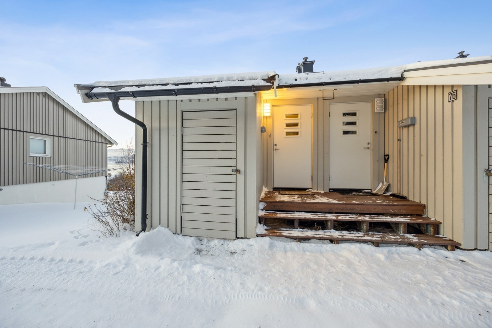 Praktisk sportsbod i tilknytning til inngangspartiet Galleribilde