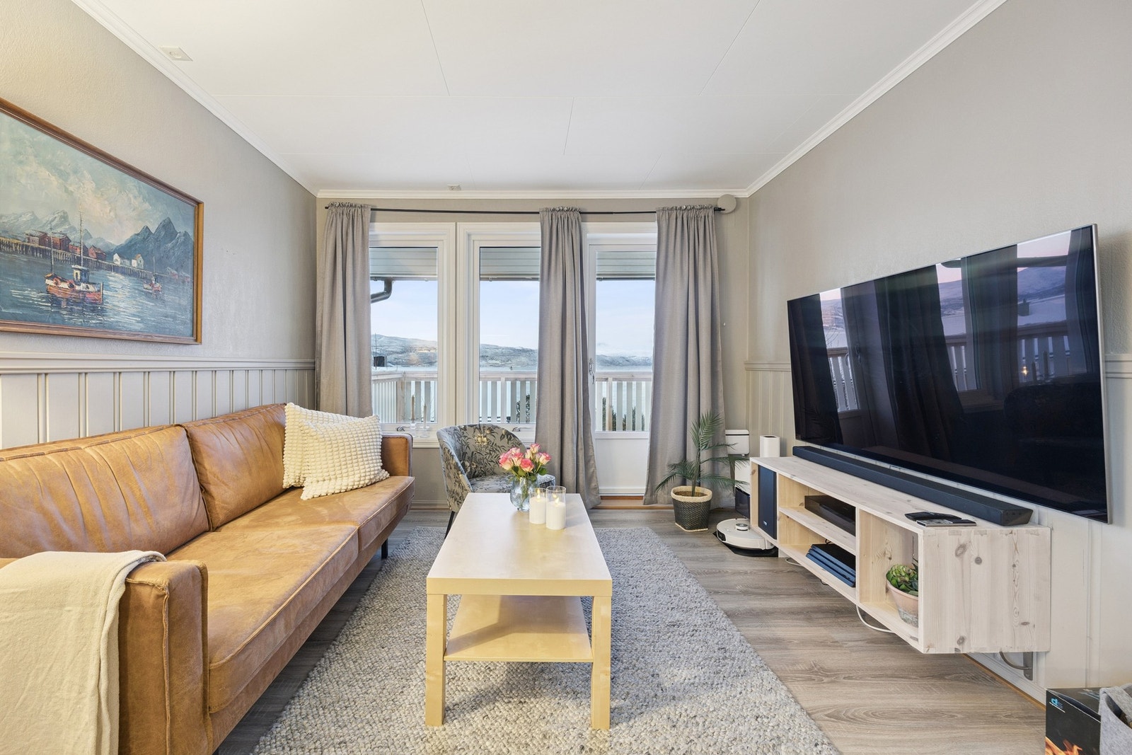 Fra leiligheten er det flott utsikt mot Altafjorden Galleribilde