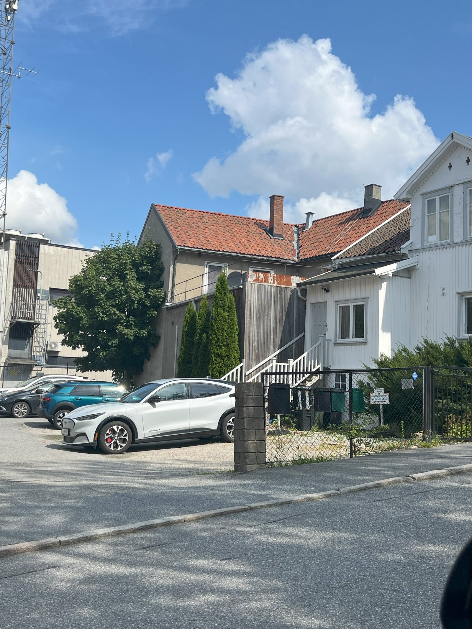 Fasade Bakside Galleribilde