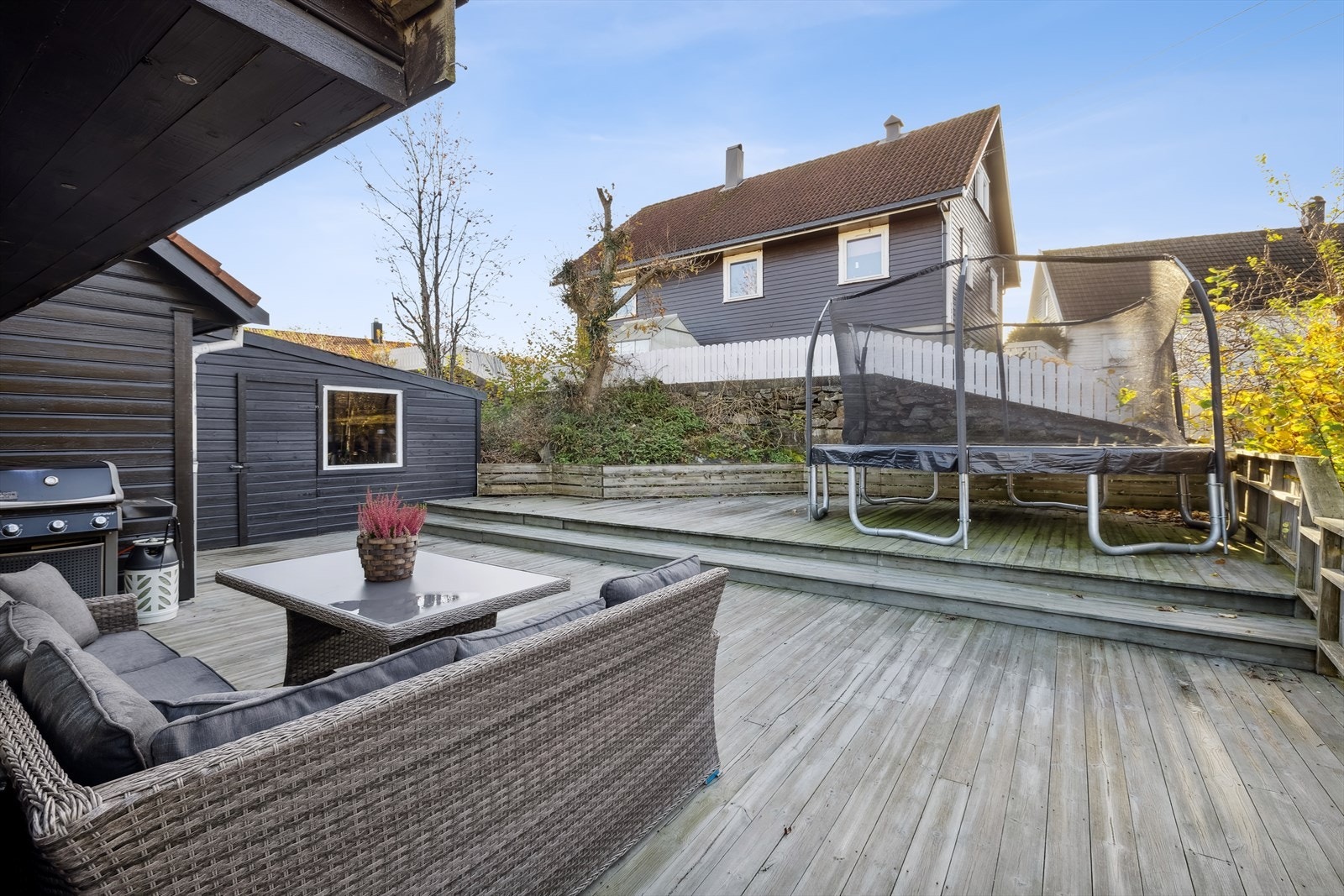 Usjenert og solrikt bak på plattingen Galleribilde