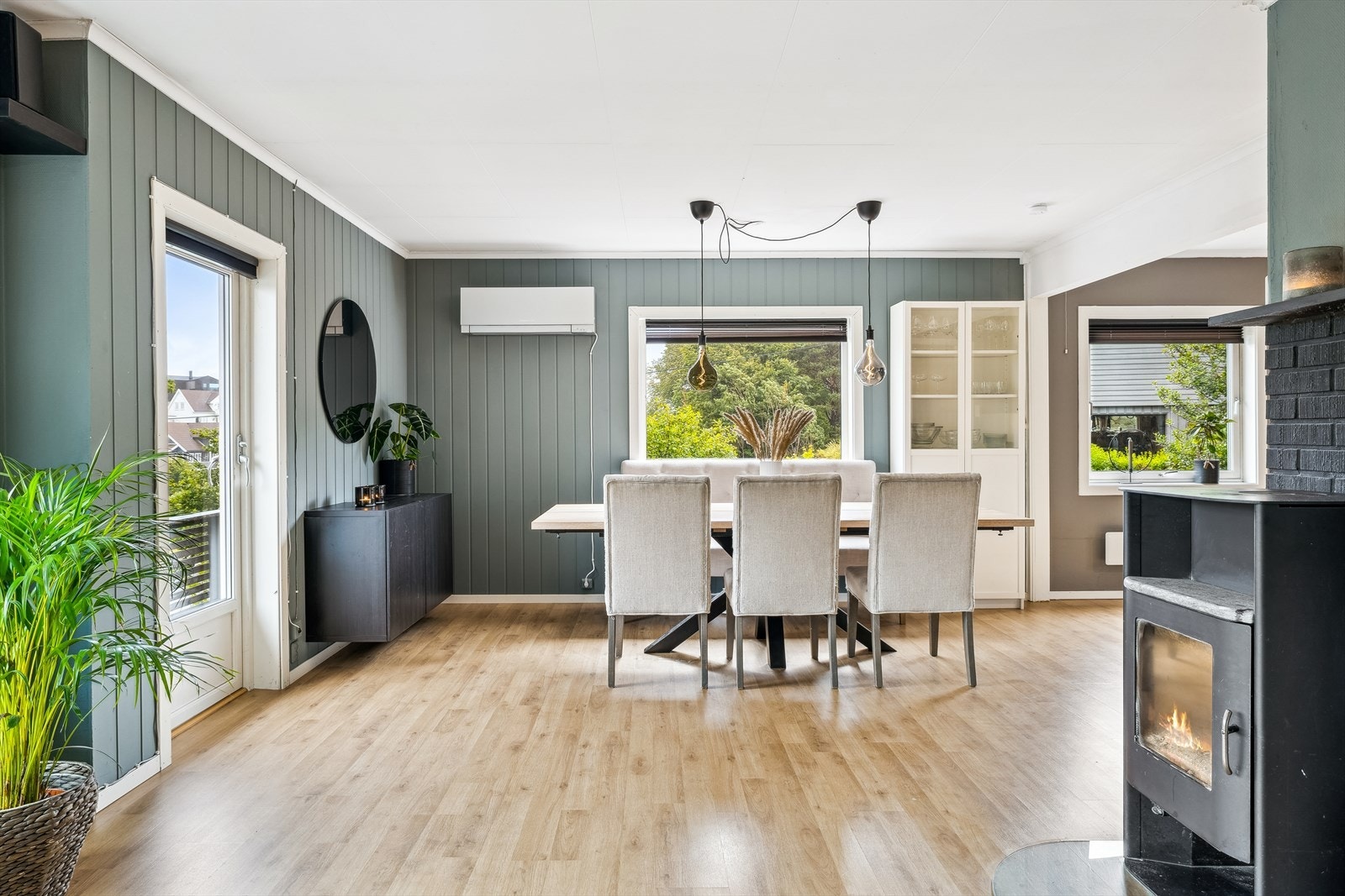 Oppvarming via peisovn og varmepumpe Galleribilde