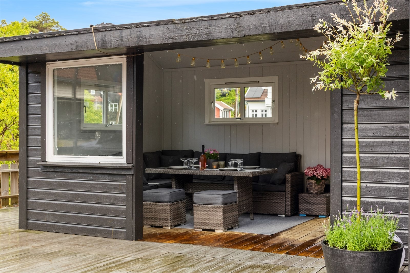 Hyggelig uteplass som er helt usjenert Galleribilde