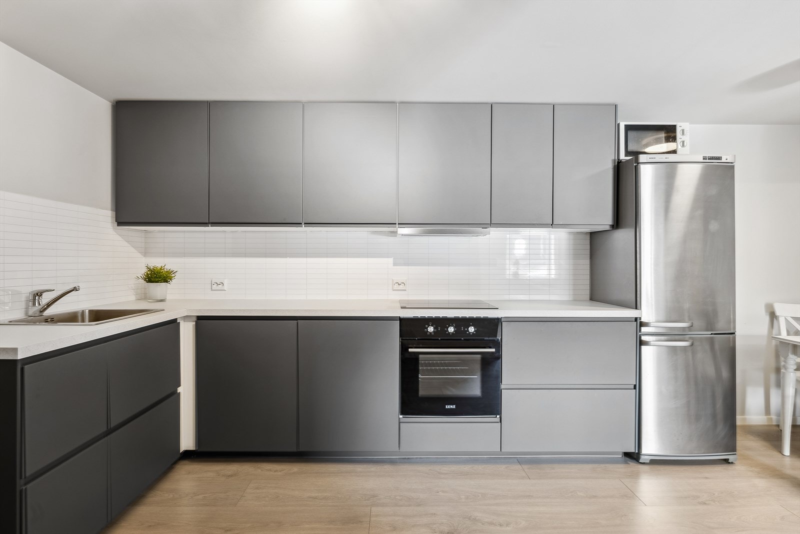 Det er innredet utleiedel i u- etasje (Denne er ikke godkjent) - Pent nytt kjøkken Galleribilde