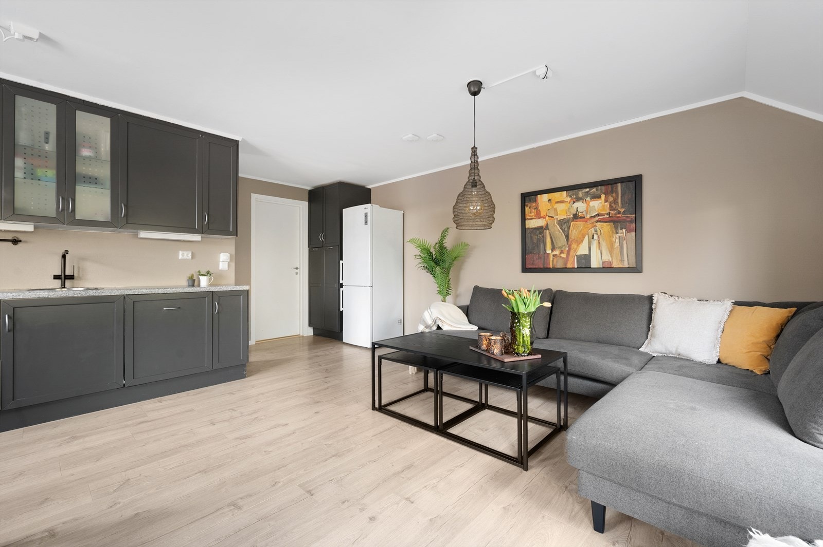 Stue/kjøkken i åpen løsning Galleribilde