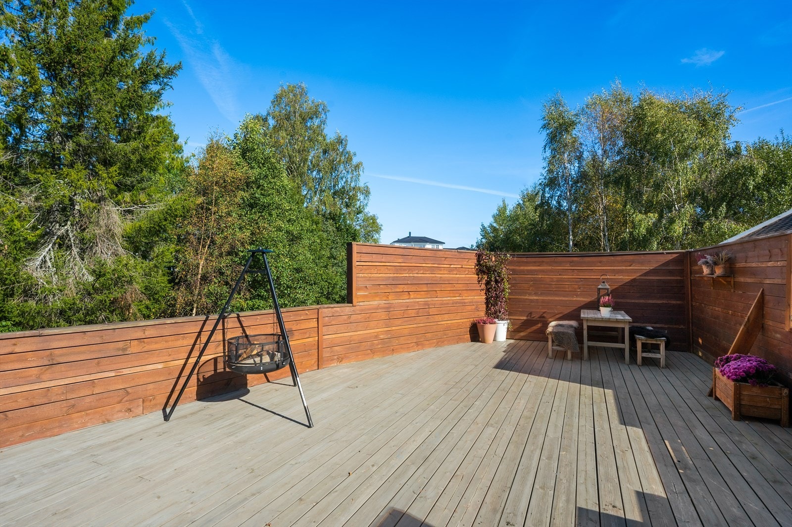 Stor og solrik terrasse Galleribilde