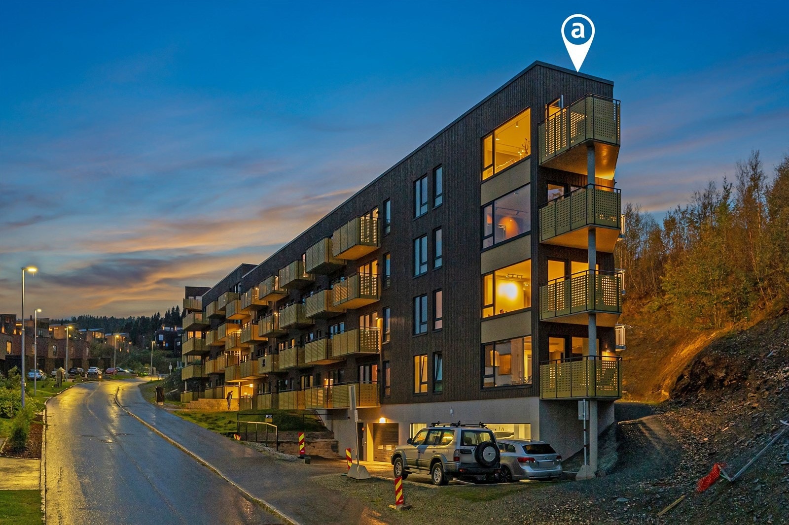 Leiligheten har byggets desidert beste beliggenhet, i øverste etasje helt på enden. Velkommen på visning! Galleribilde