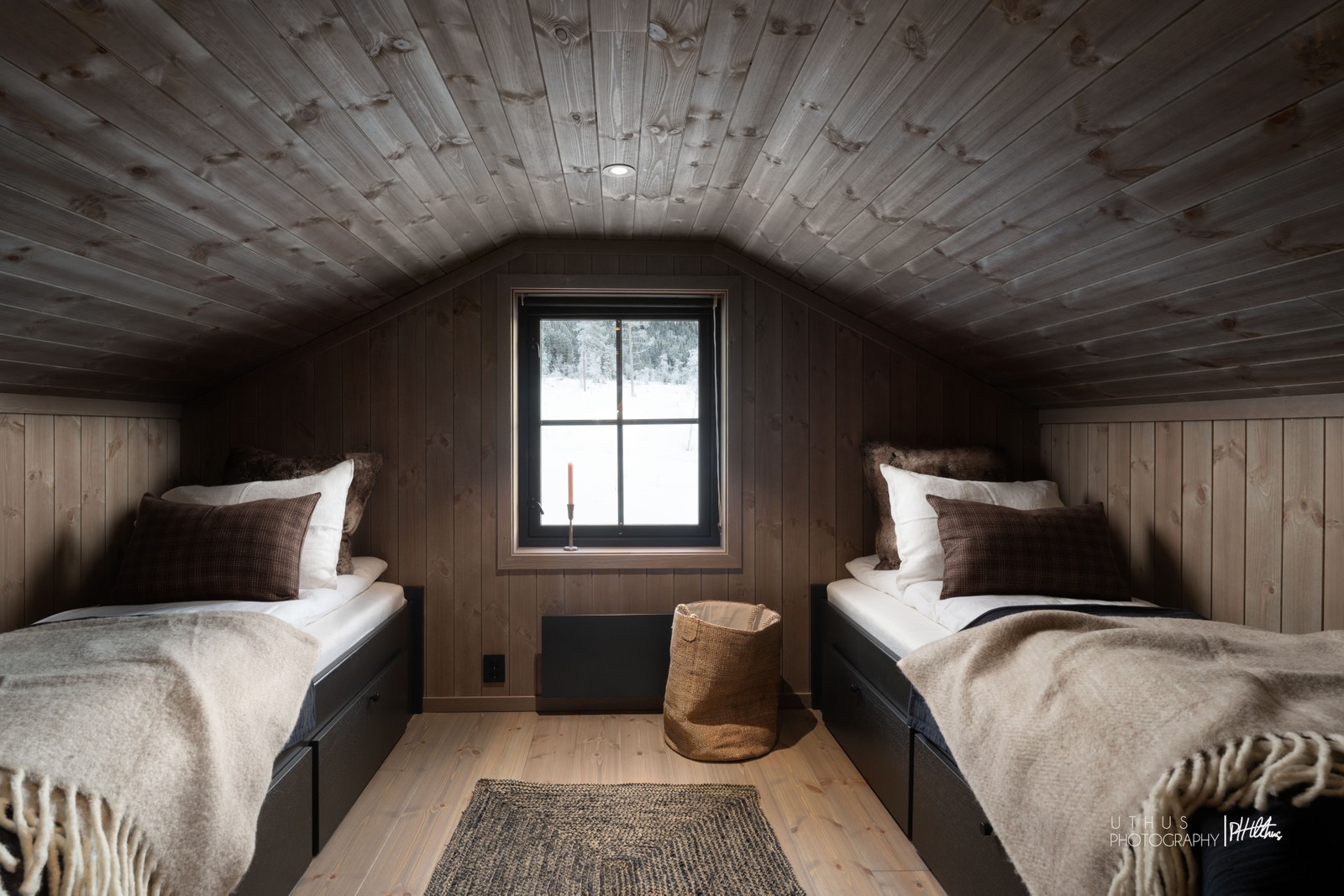 På hemsen er det 1,89 cm takhøyde Galleribilde