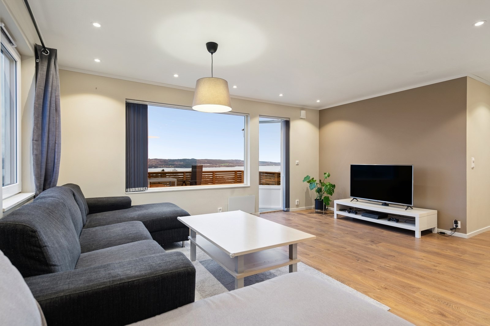 Stuens lyse fremtoning gjør det enkelt å sette ditt personlige preg. Galleribilde