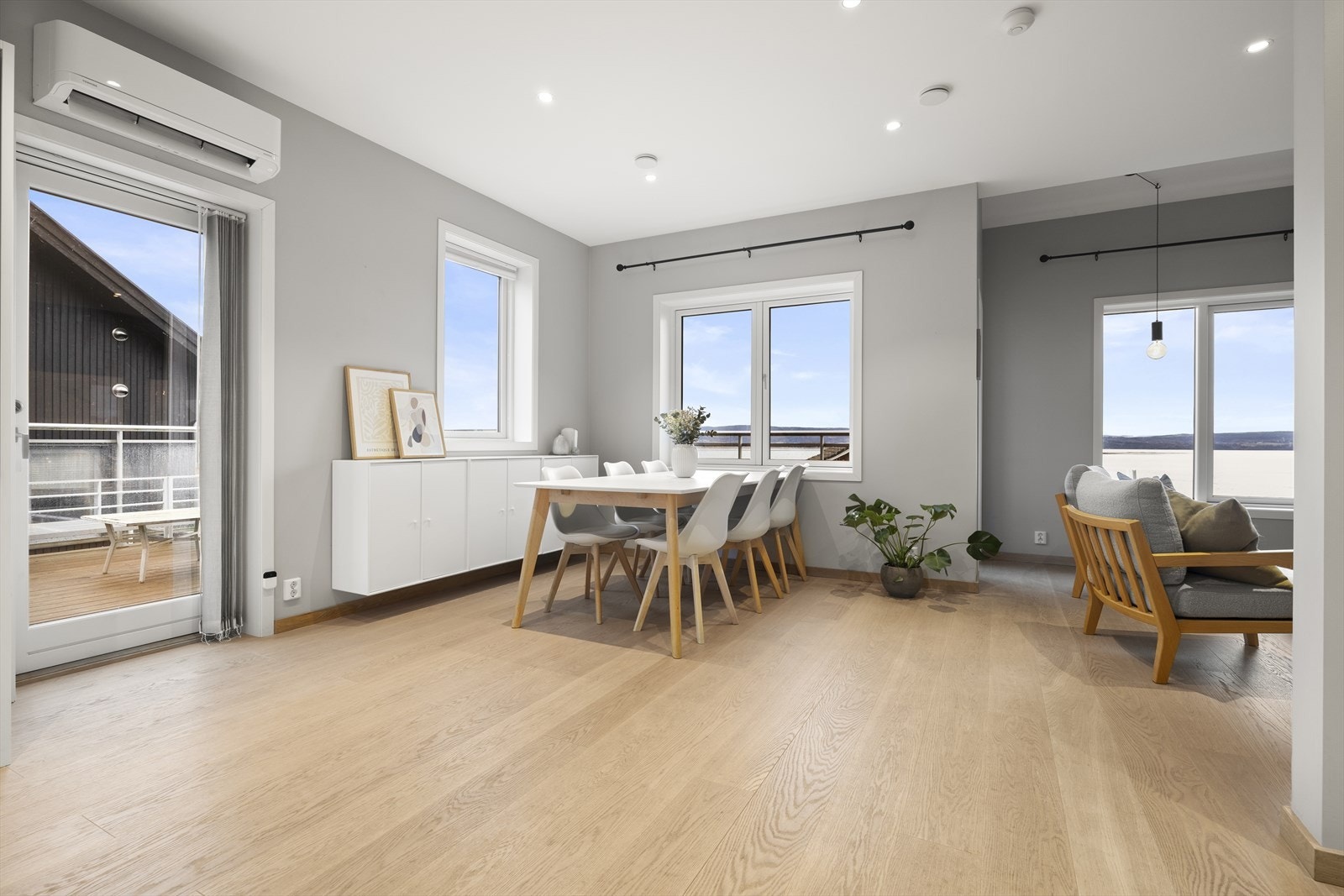 Herfra kan man nyte utsikten over vannet. Galleribilde