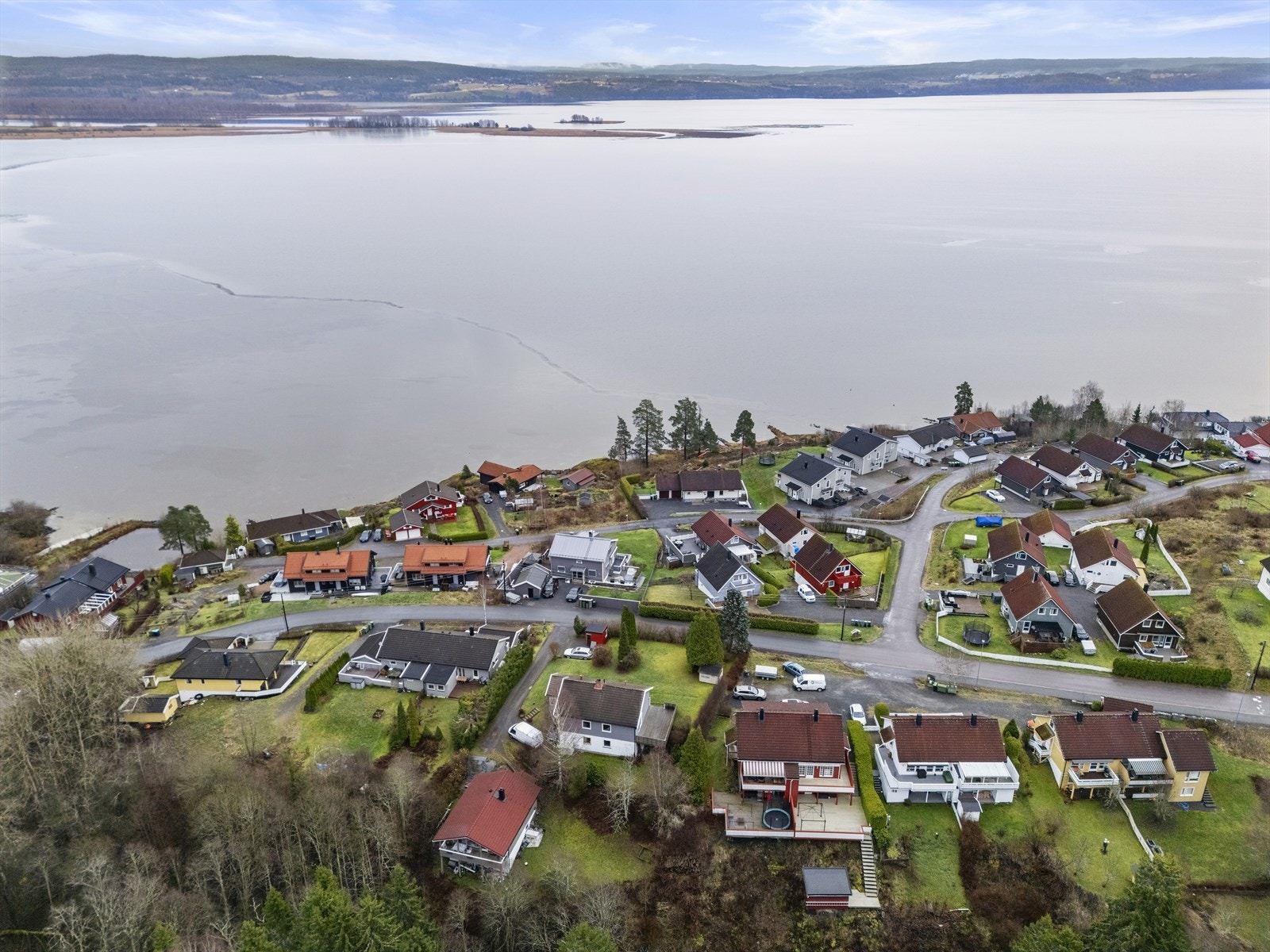 Her bor du i et trygt og godt opparbeidet boligfelt. Galleribilde