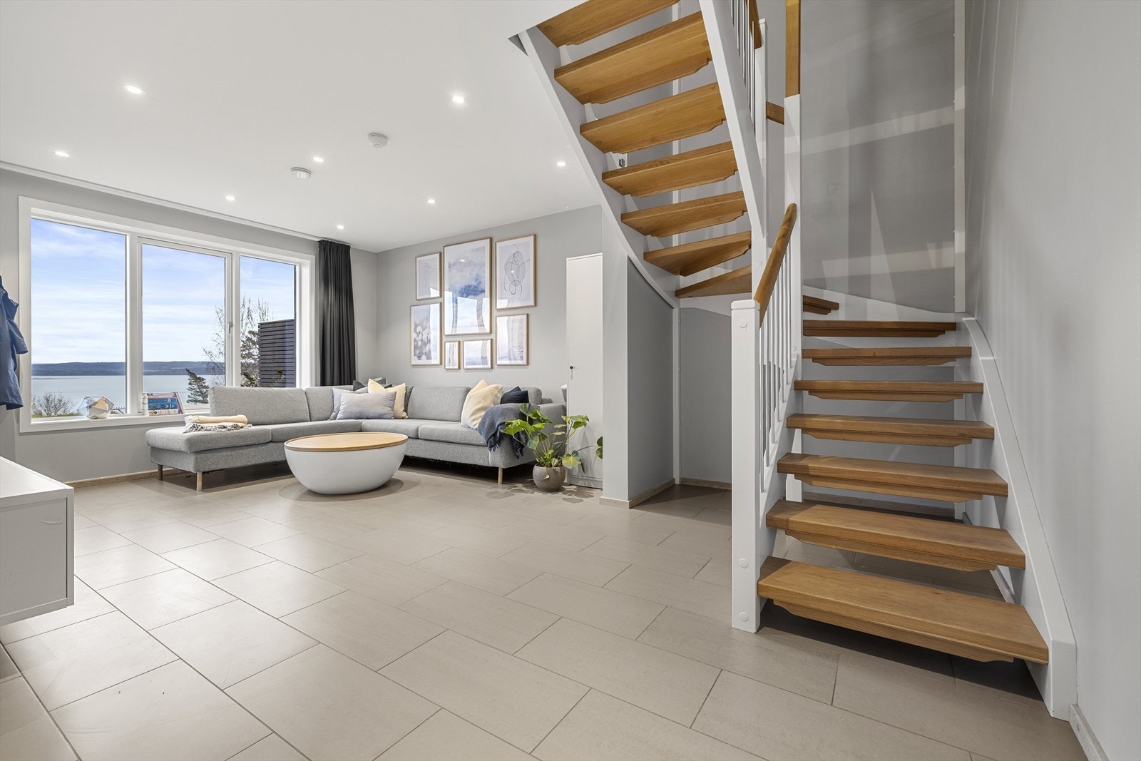 I underetasjen finner vi en stor stue. Galleribilde