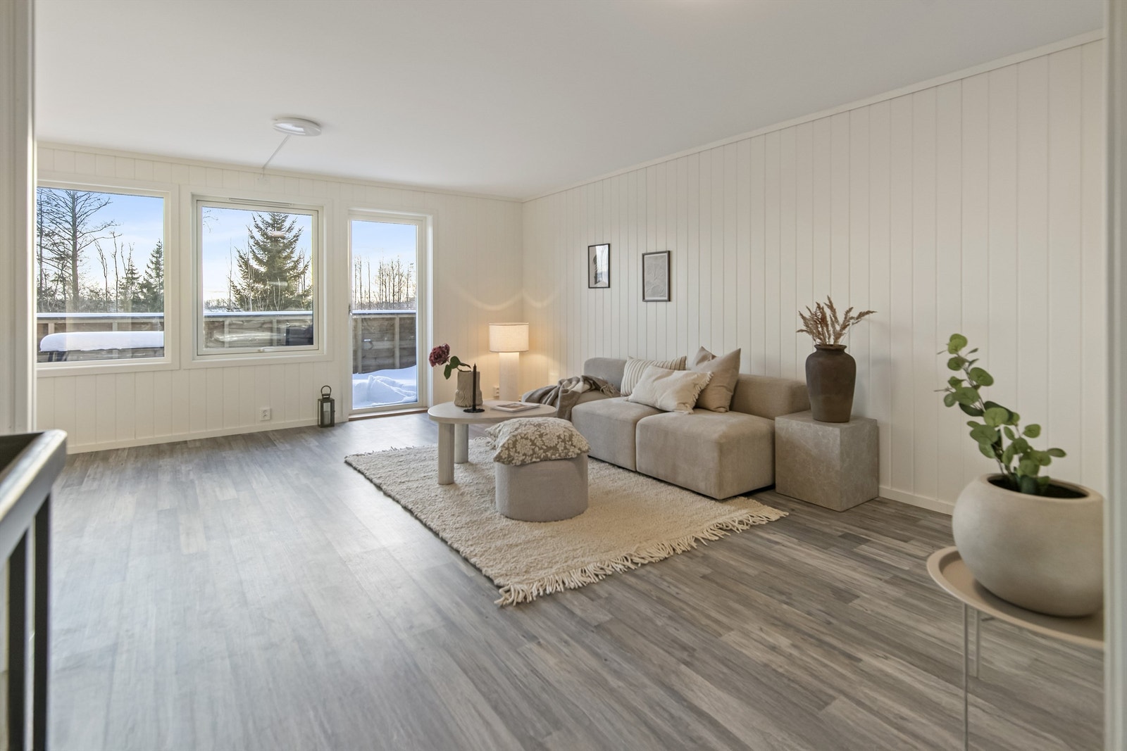 Her er det god plass til både sittestue og spisestue Galleribilde