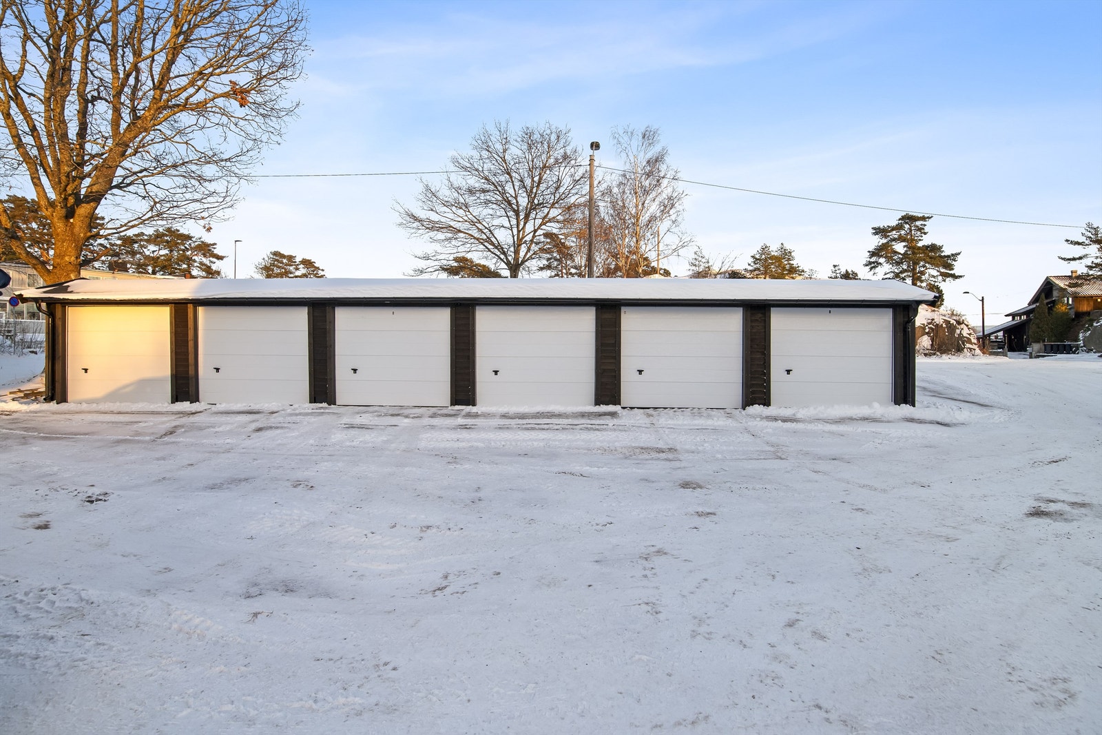 Garasje i felles rekke Galleribilde