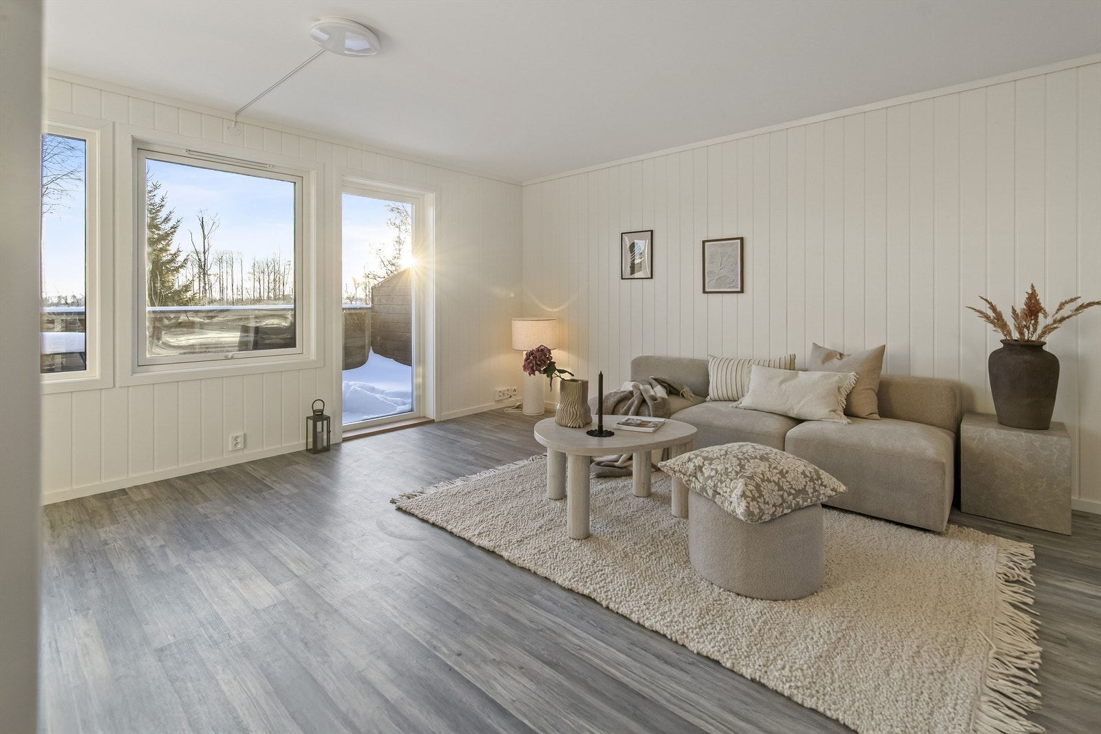 Fra stuen er det direkte adkomst ut til stor og ny balkong Galleribilde