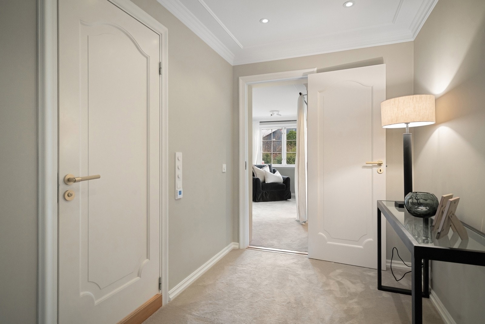 Direkte adkomst fra hovedsoverommet til baderom.