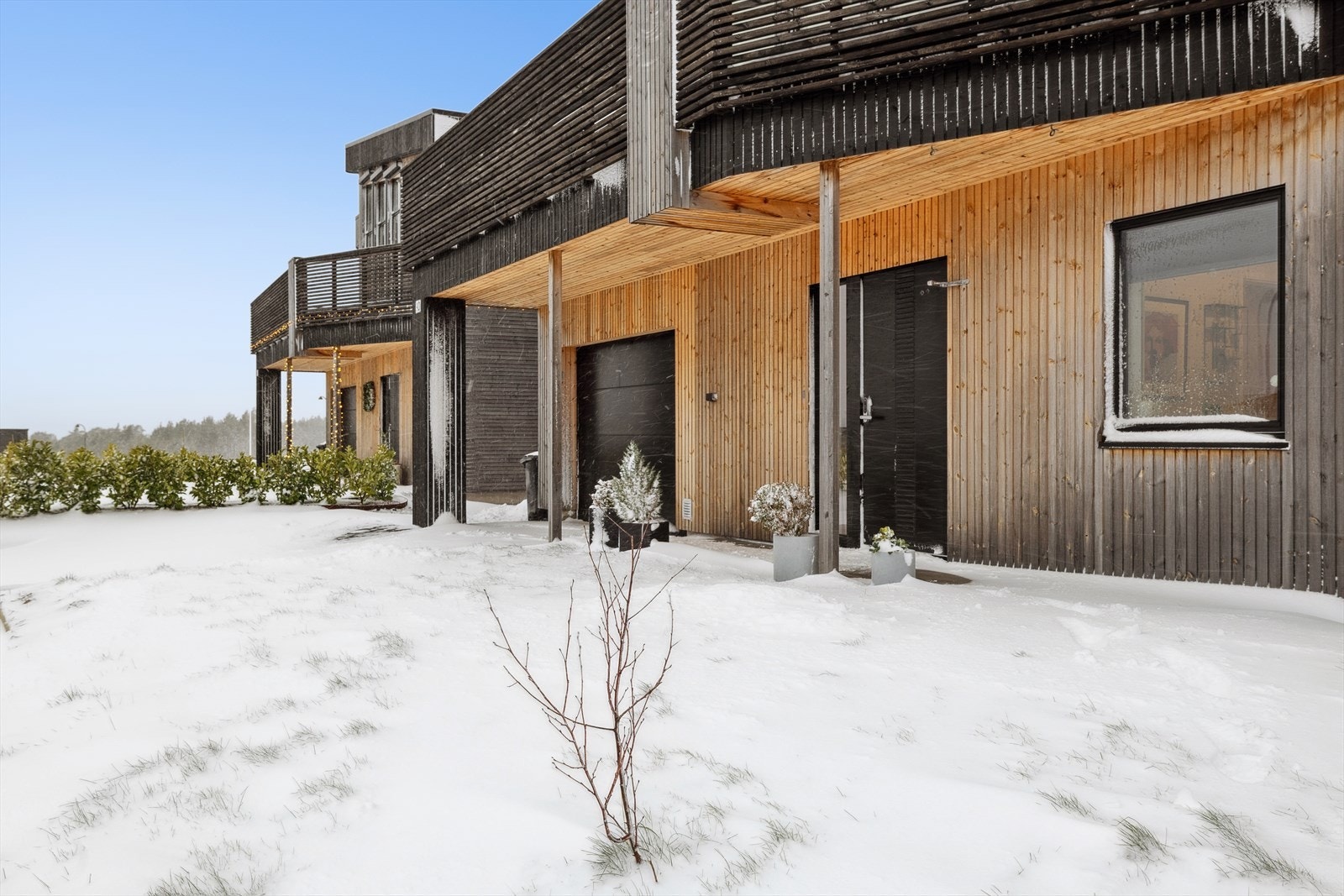 Pent og innbydende inngangsparti - velkommen til det som kan bli ditt nye hjem! Her er det fint å bo. Galleribilde