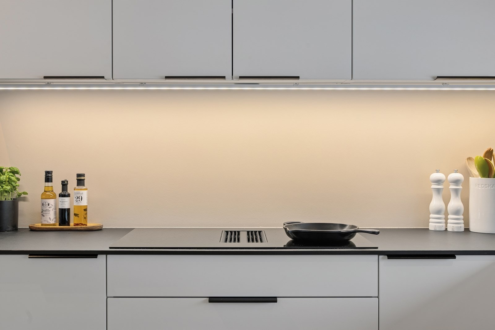 Induksjonstopp med integrert avtrekksvifte. Galleribilde