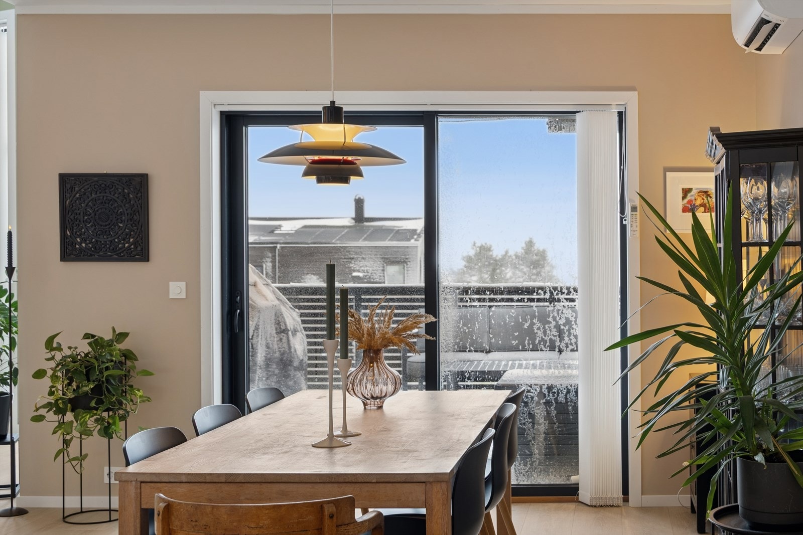 Spisestue med god plass til både avslapning og sosiale sammenkomster. Galleribilde