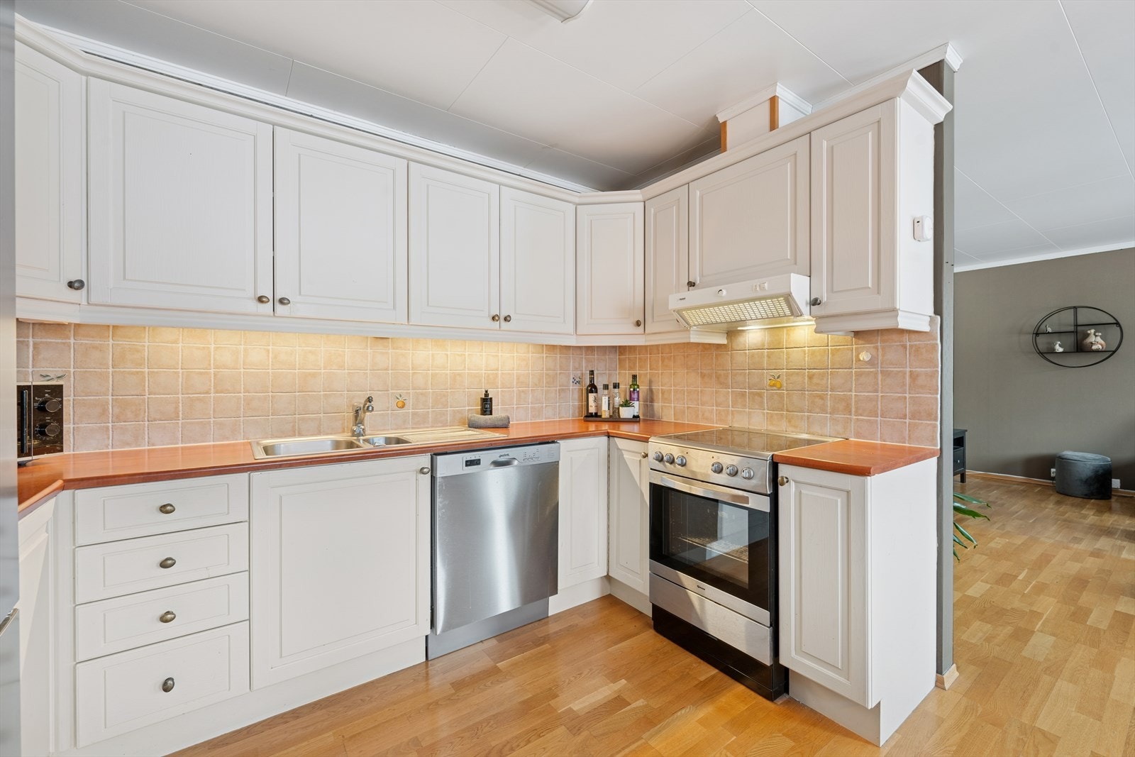 Fra kjøkken mot stue. Galleribilde