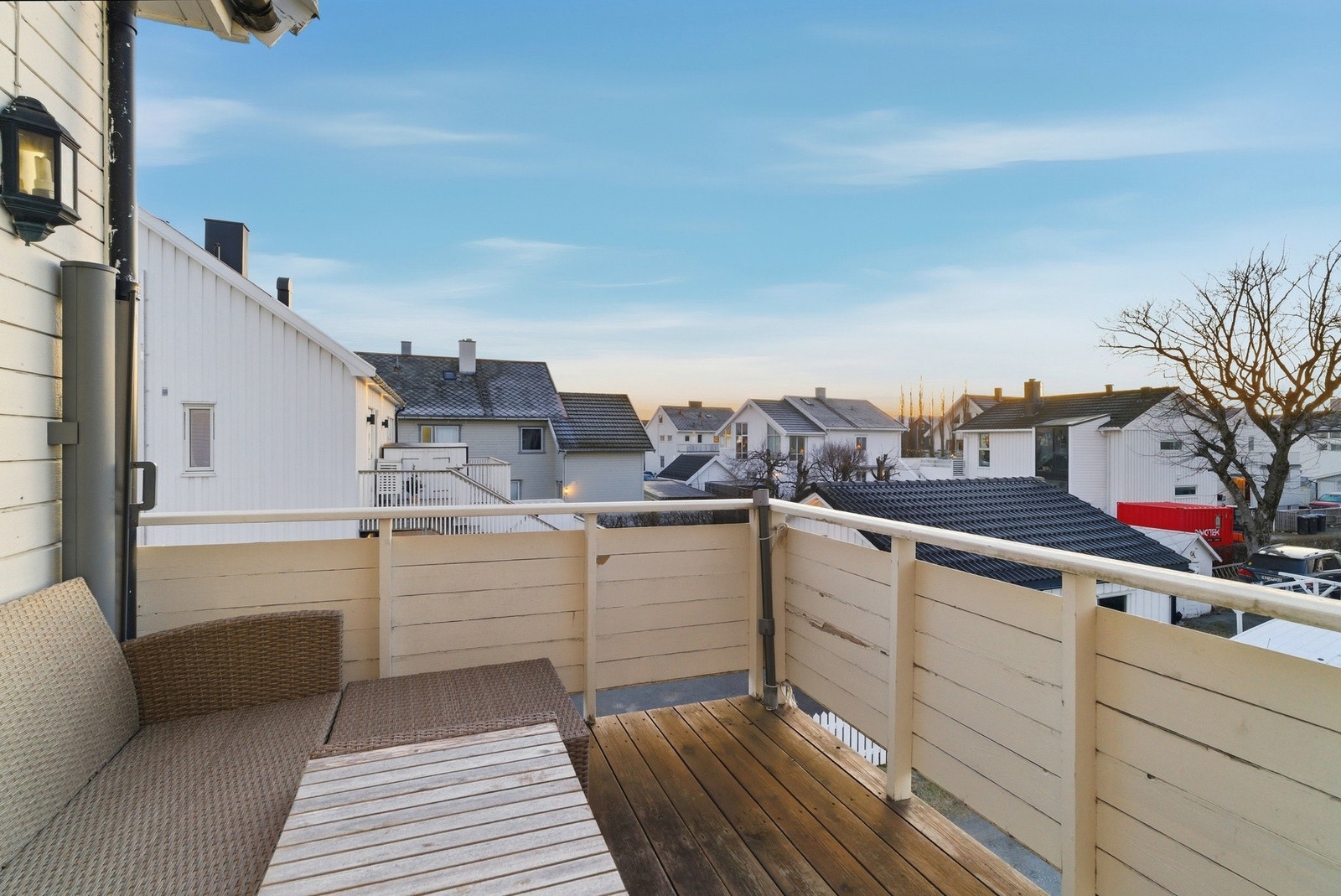 Balkong med gode lys- og solforhold Galleribilde