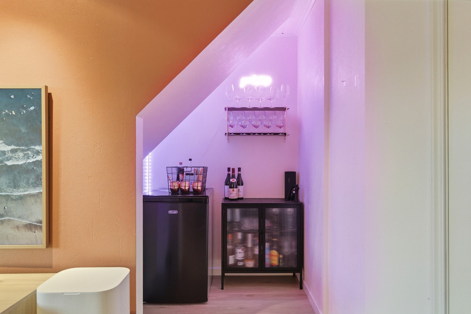 Areal under trapp kan utnyttes til bar- eller kontorløsning. Galleribilde