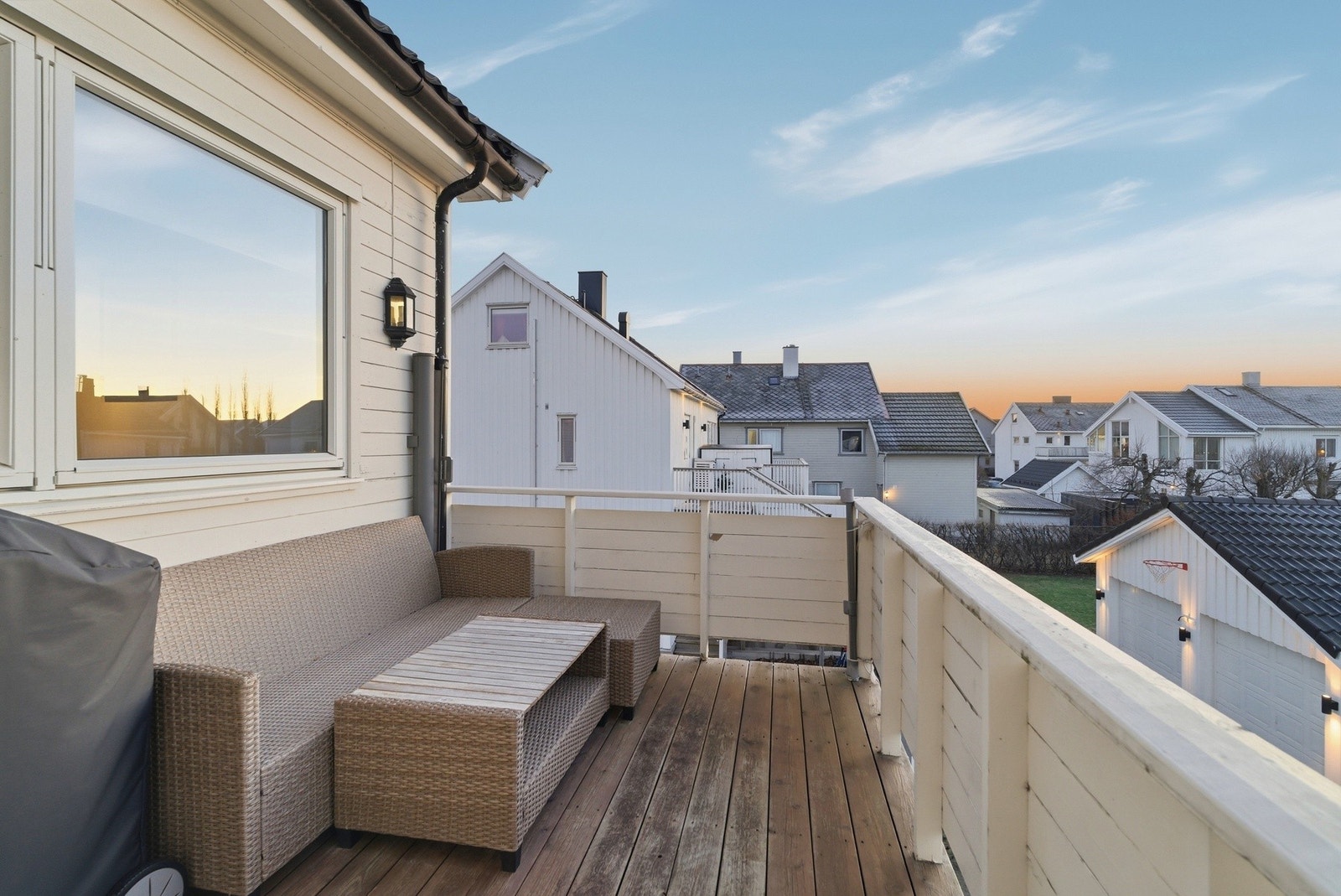 Balkong med gode lys- og solforhold Galleribilde