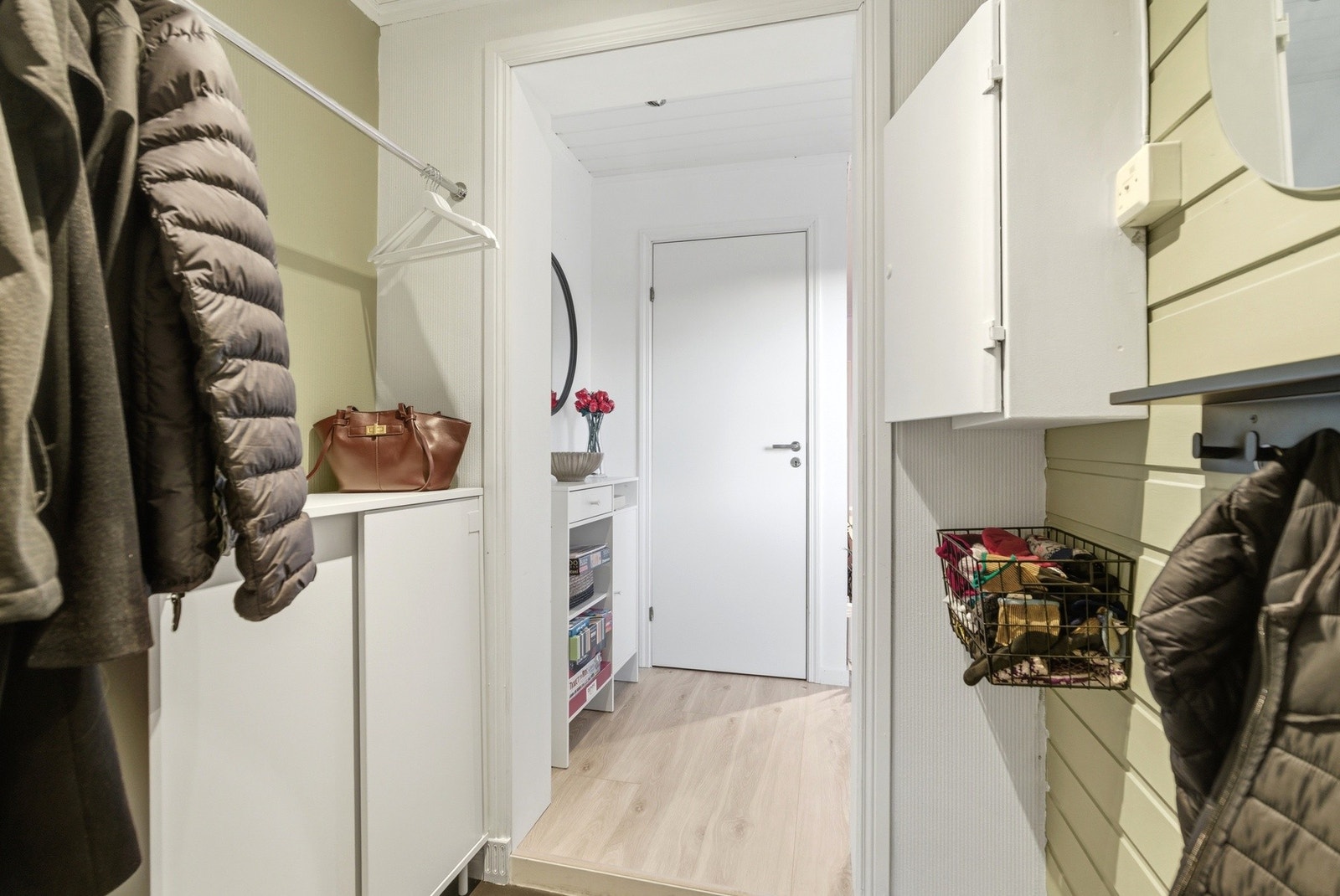 Velkommen inn! Entré med varme i gulv Galleribilde