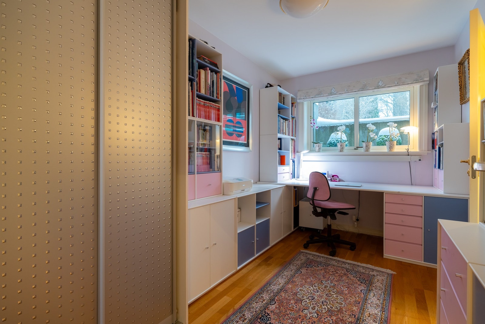 Soverom 3 har plass til seng, nattbord og garderobeskap. Galleribilde