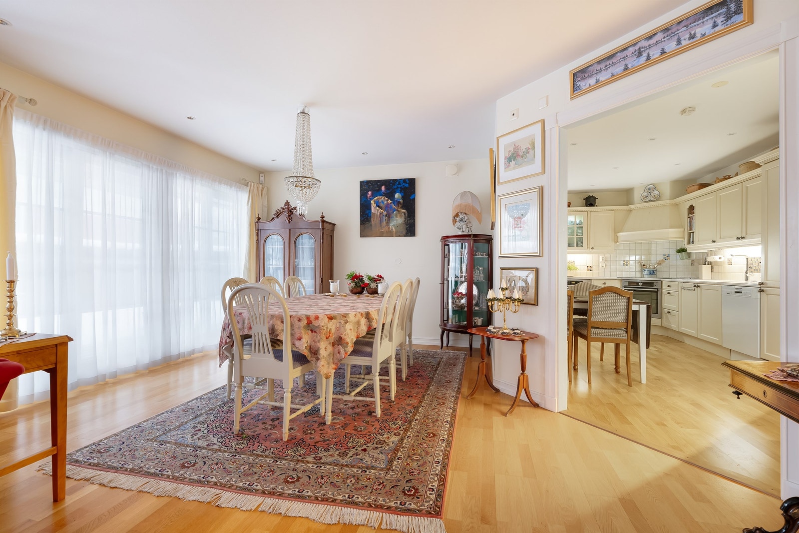 Her er det god plass til å invitere på middag. Galleribilde