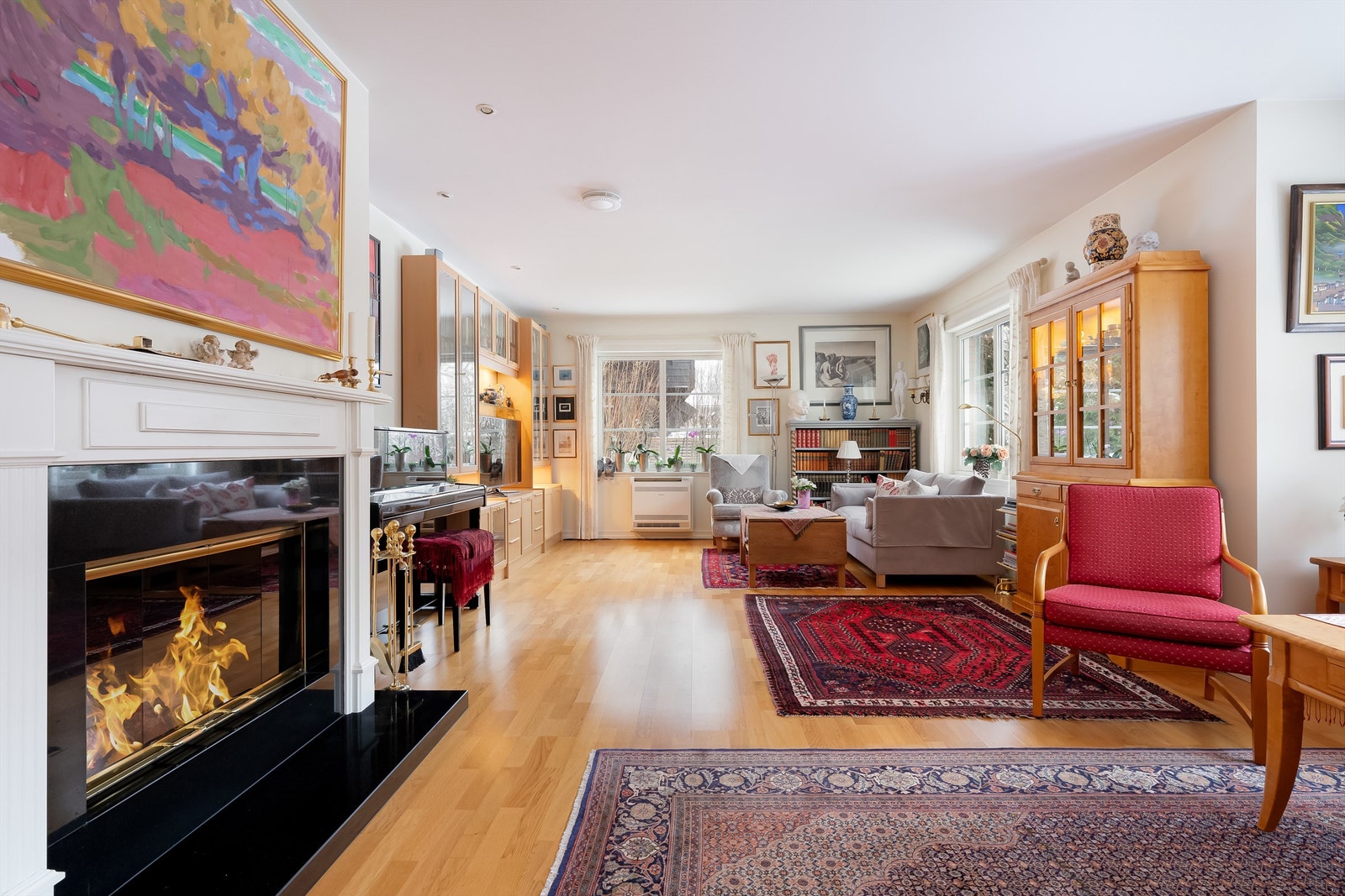 I stuen er det også en herlig peisovn - perfekt for kalde vinterkvelder. Galleribilde