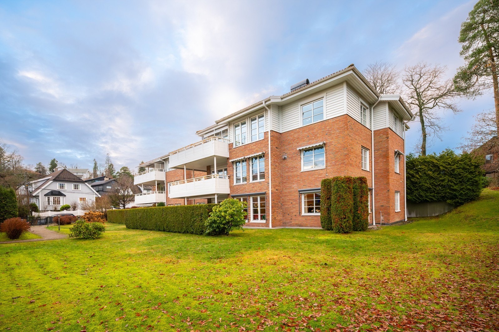 Velkommen til Ekelyveien 11B! - Presentert av Therese Ekeli Berg v/ Eiendomsmegler Krogsveen. Foto: Borowiak, Chris. Galleribilde