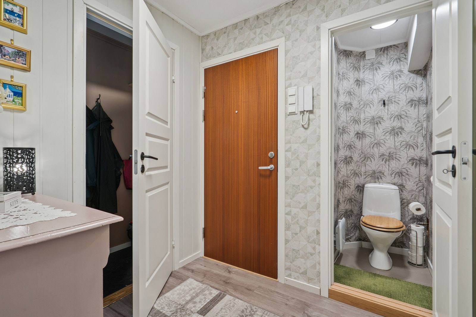 Separert bad og toalettrom. Galleribilde