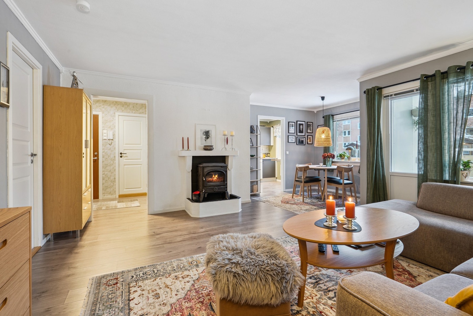 Boligen blir varmet opp med vedfyring og elektrisk oppvarming. Galleribilde