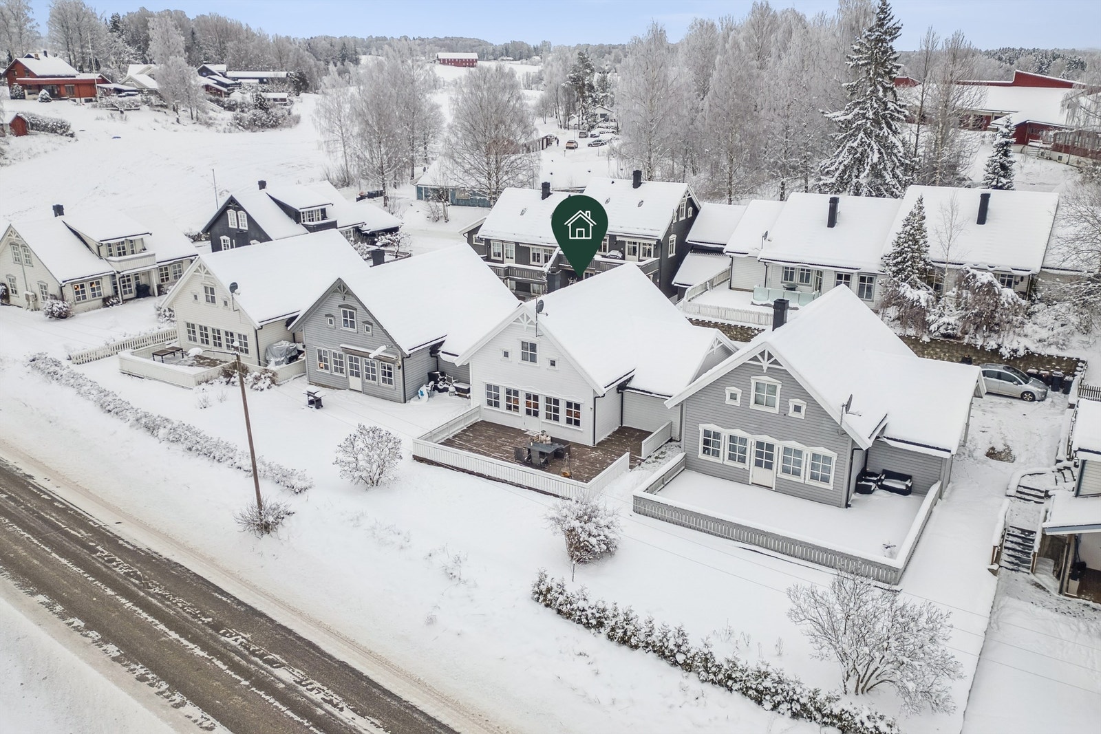 Velkommen til Kåtorpgrenda 62! Innbydende og lettstelt enebolig over to plan i rolig og barnevennlig område på Ridabu. (Foto: EFKT v/Kristian Haug) Galleribilde