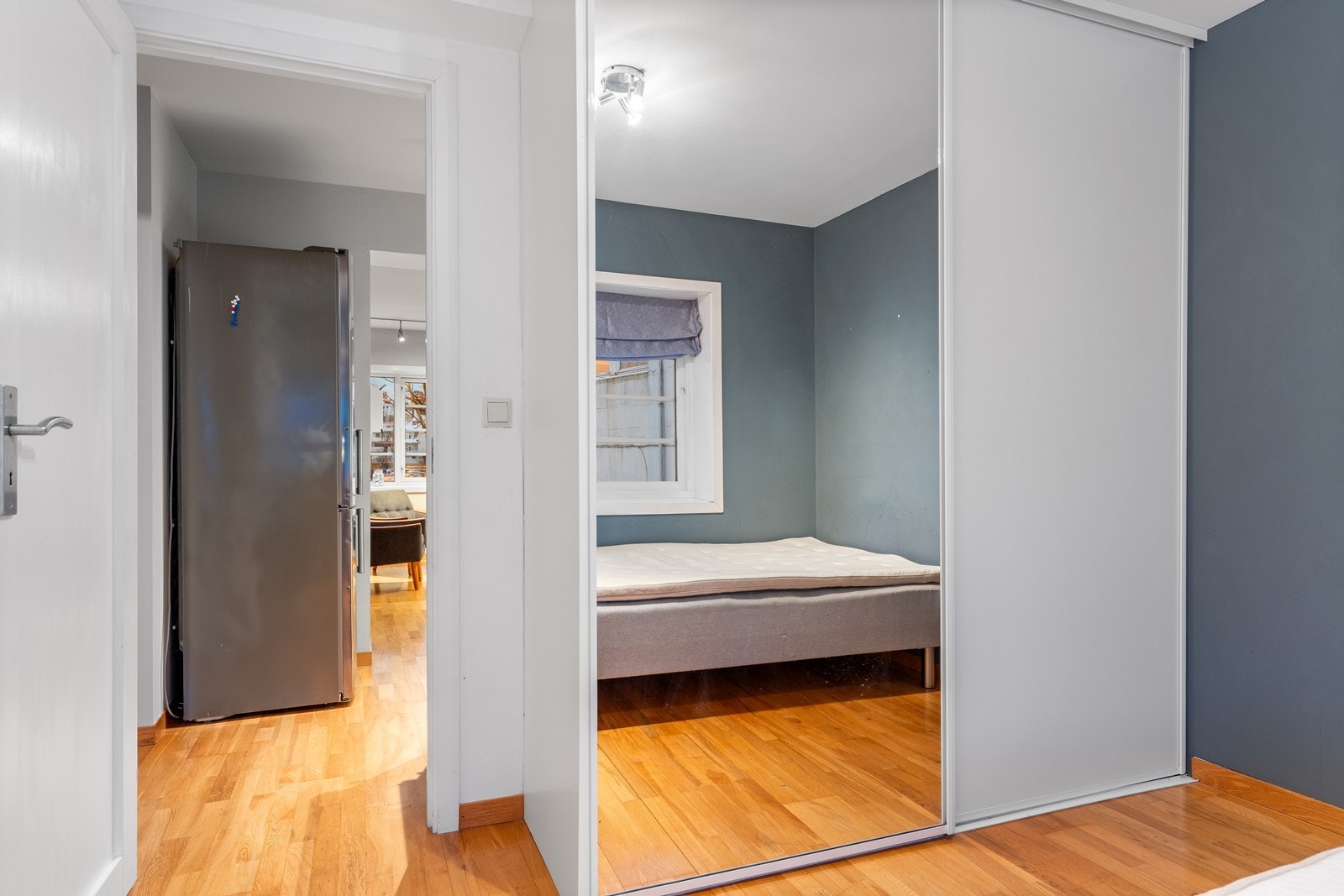 Dobbelt soverom med skyvedørsgarderobe. Galleribilde