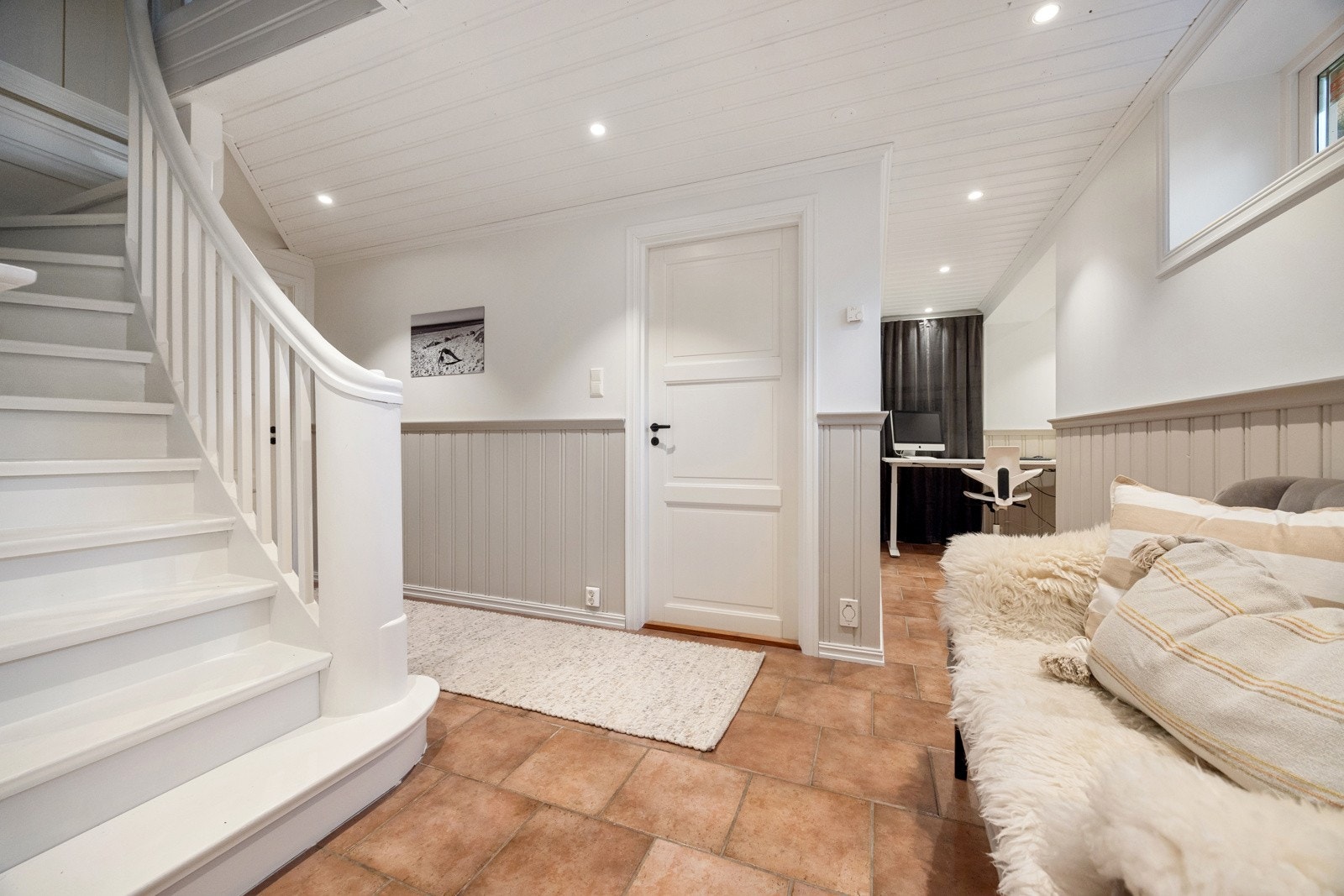 I underetasjen er det også plass til møblering av eget ønske, og gir rom for flere bruksmuligheter.