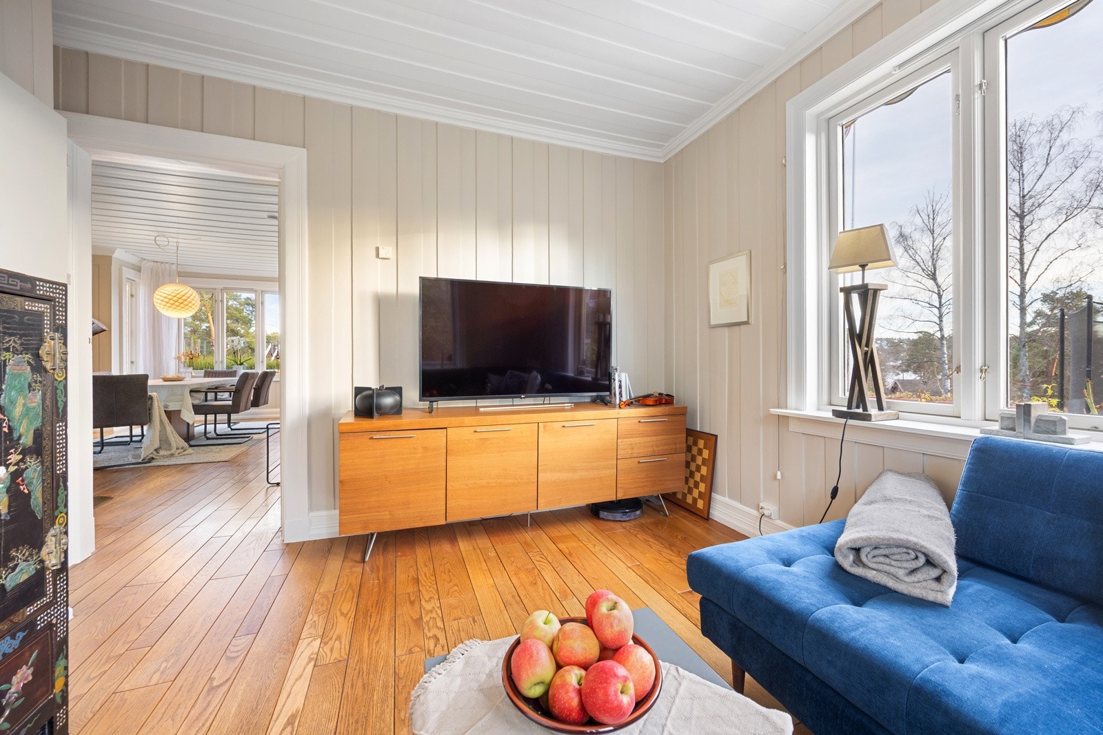 Dette rommet brukes i dag som TV-stue, men egner seg svært godt som soverom. Fleksibelt rom som også passer godt som kontor eller gjesterom.