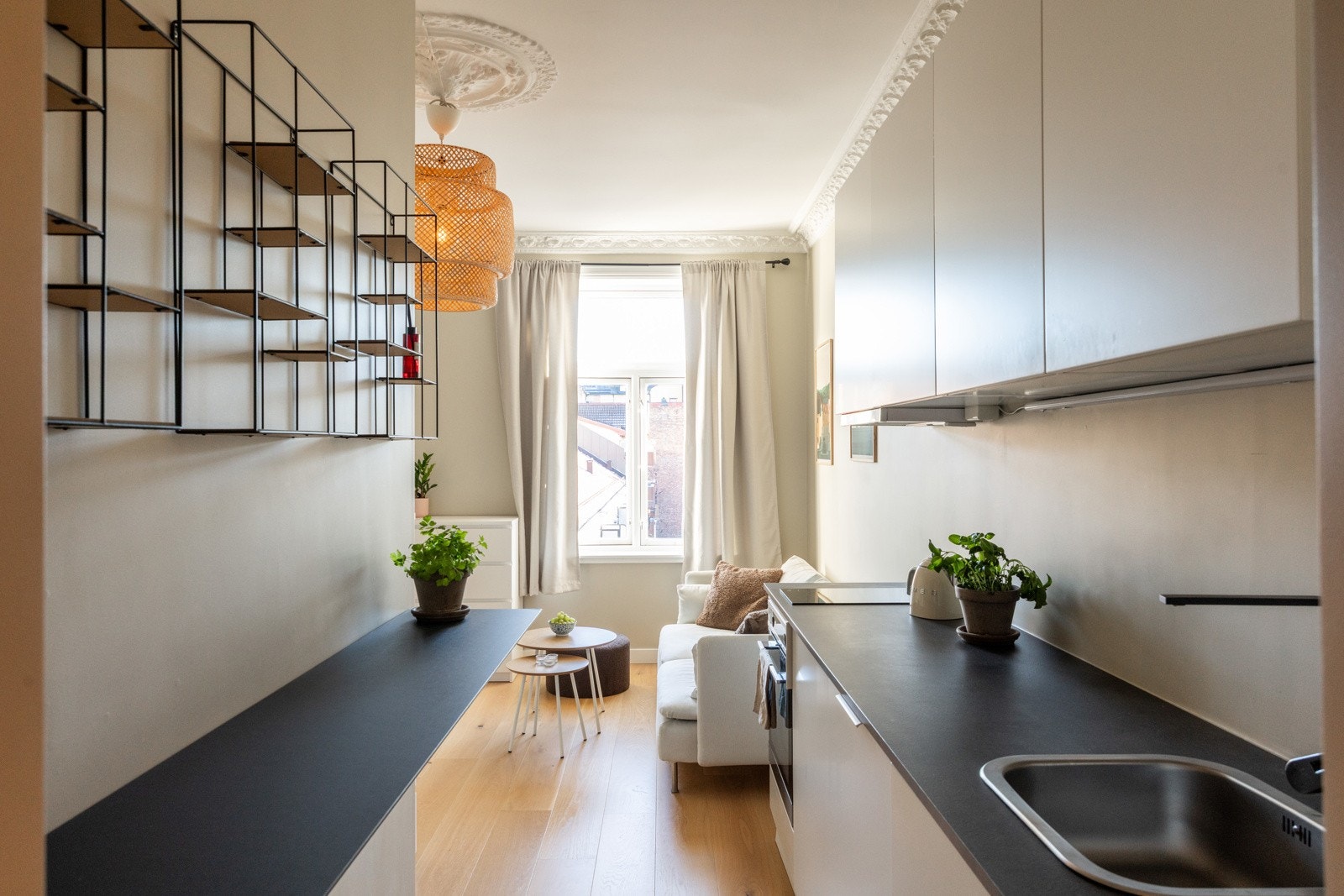 Leiligheten disponerer en praktisk hybel med egen inngang. Galleribilde