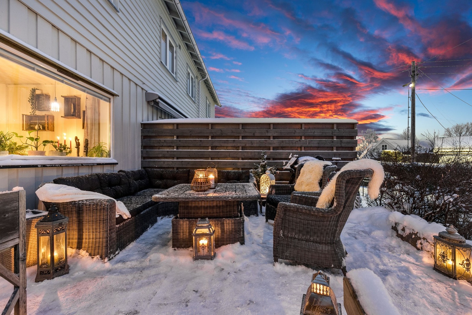 Fra stuen er det utgang til en flott vestvendt balkong på 18 kvm. Galleribilde