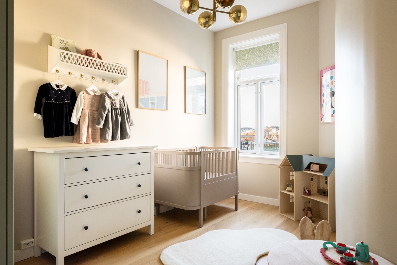 Boligens tredje soverom er også av god størrelse, og egner seg godt som barnerom, gjesterom eller hjemmekontor. Galleribilde