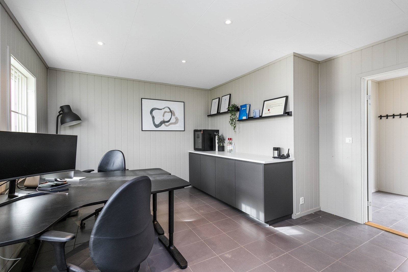 Kontor i garasjebygg Galleribilde