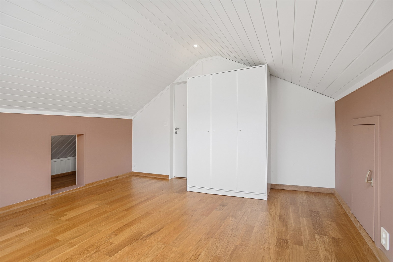 Praktisk lagringsplass i knevegger Galleribilde